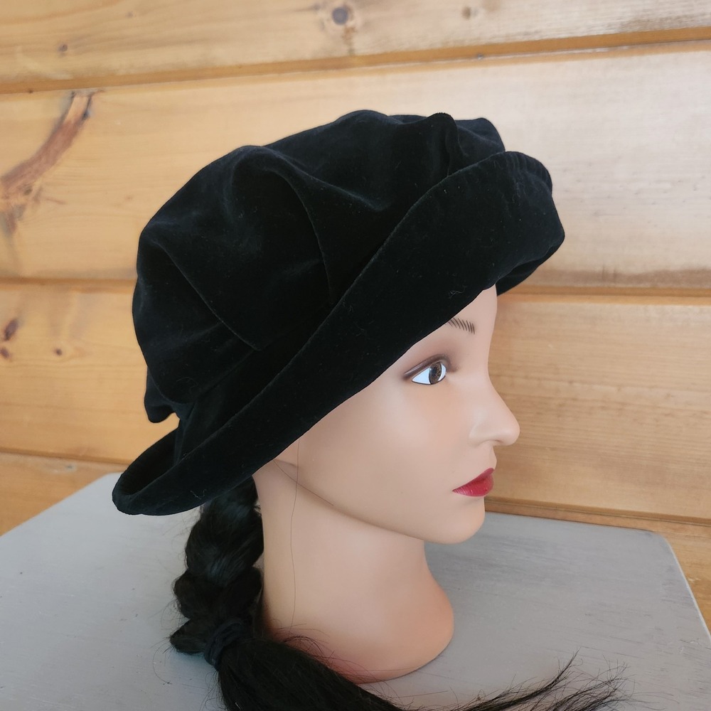 Vintage Betmar ACTWU Black Velvet Hat Tam Cloche Beret Pleated Slouch Casual HTF
